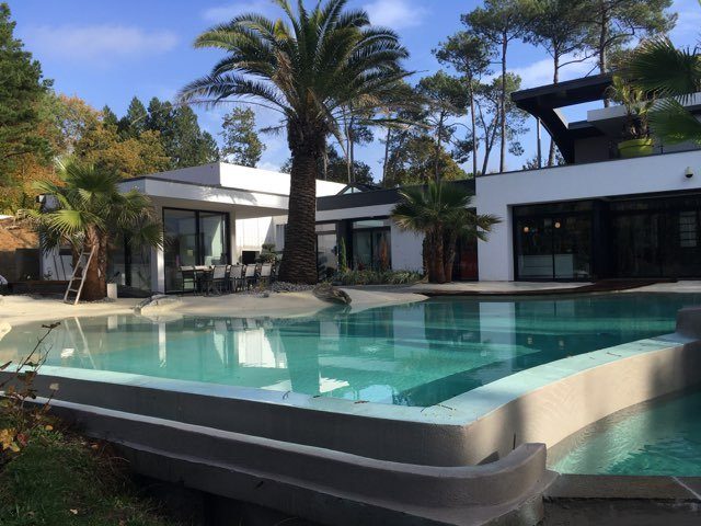 Continent — Piscine paysagée
