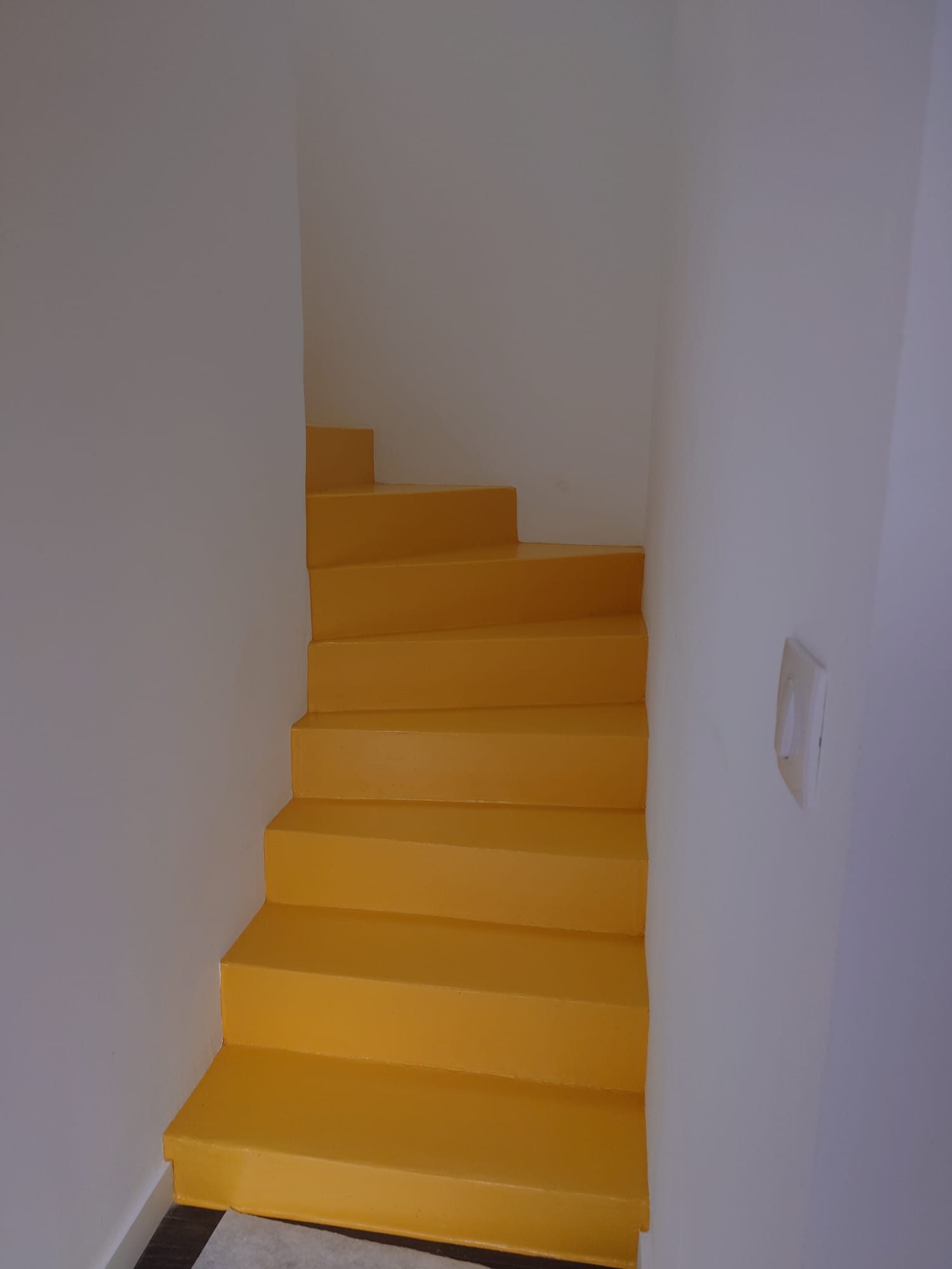Harzbeschichtung für Treppen